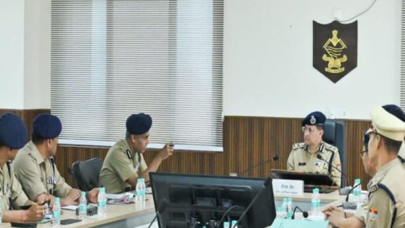 हरिद्वार अर्ध कुंभ को लेकर डीजीपी ने अधिकारियों के साथ की बैठक, तैयारियों को लेकर दिए दिशा-निर्देश