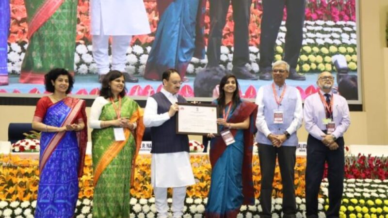 केन्द्रीय स्वास्थ्य मंत्री जेपी नड्डा ने किया सम्मानित, डॉ धन सिंह रावत ने अधिकारियों की जमकर सराहना
