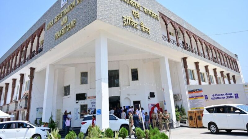 सीएम धामी ने किया ट्रांजिट कैंप का दौरा, लिया चारधाम यात्रा की यात्रा व्यवस्थाओं का जायजा