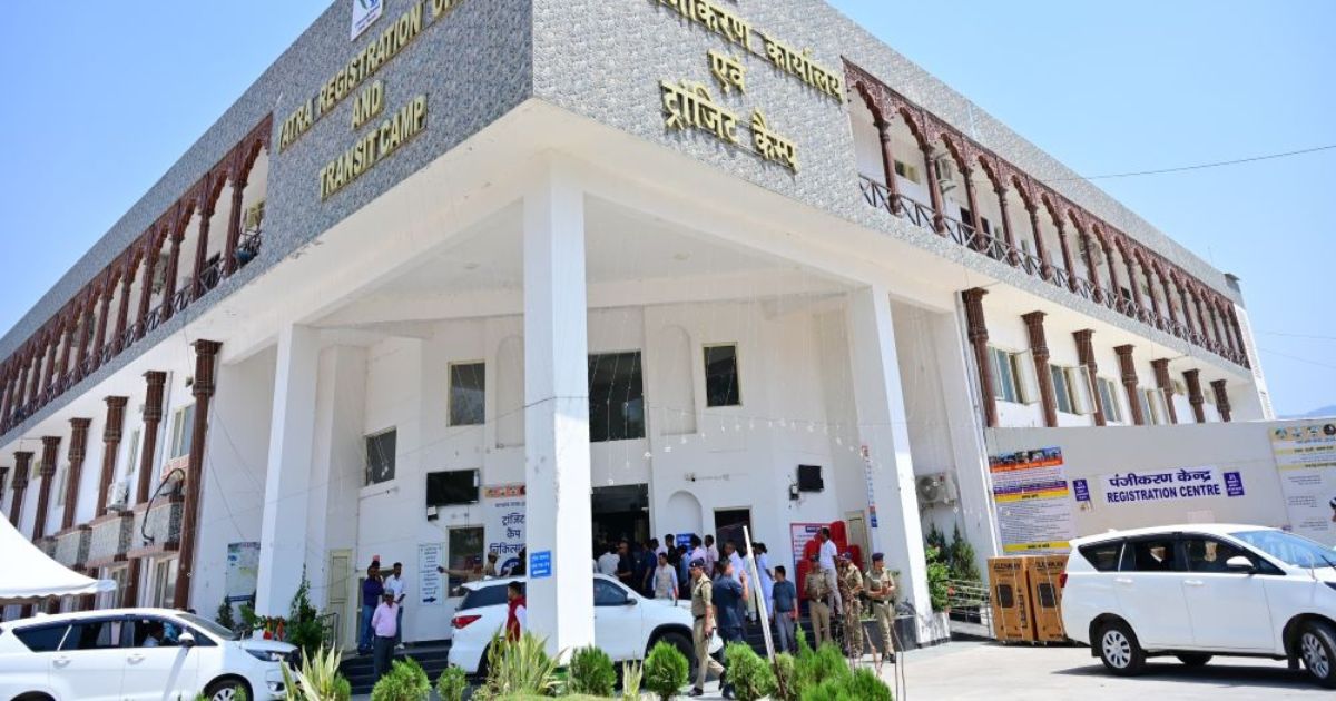 सीएम धामी ने किया ट्रांजिट कैंप का दौरा, लिया चारधाम यात्रा की यात्रा व्यवस्थाओं का जायजा