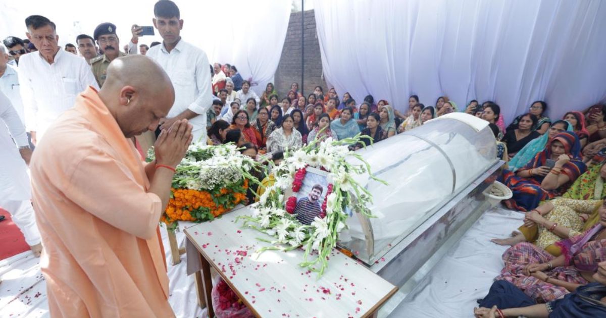 दुःख की इस घड़ी में शुभम के परिवार के साथ है यूपी सरकार – सीएम योगी