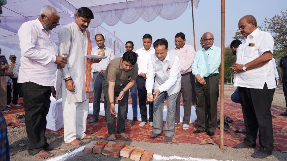 कुलपति ने किया बीज विधायन संयंत्र एवं भंडार गृह का शिलान्यास