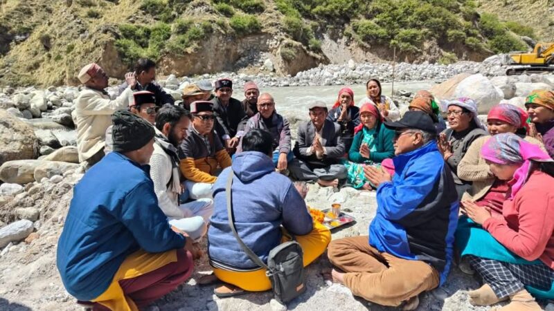 माणा में 12 वर्षों बाद शुरू हुआ पुष्कर कुंभ, श्रद्धालुओं ने लगाई आस्था की डुबकी