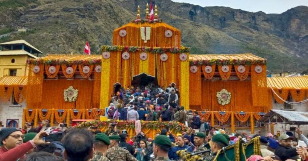 जय बदरीविशाल के उदघोष के साथ विश्व प्रसिद्ध श्री बदरीनाथ धाम के कपाट खुले