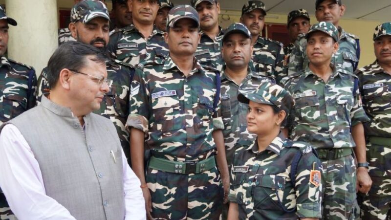 सीएम धामी ने जवानों से की मुलाकात, बोले हमारे जवान देश की शान