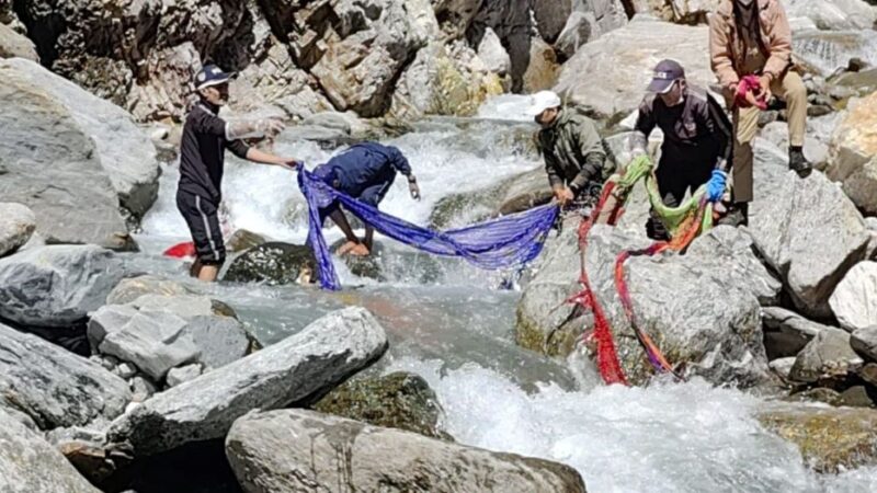 क्या मां यमुना और मां गंगा अपने ही उद्गम पर प्रदूषण से व्यथित हैं ?