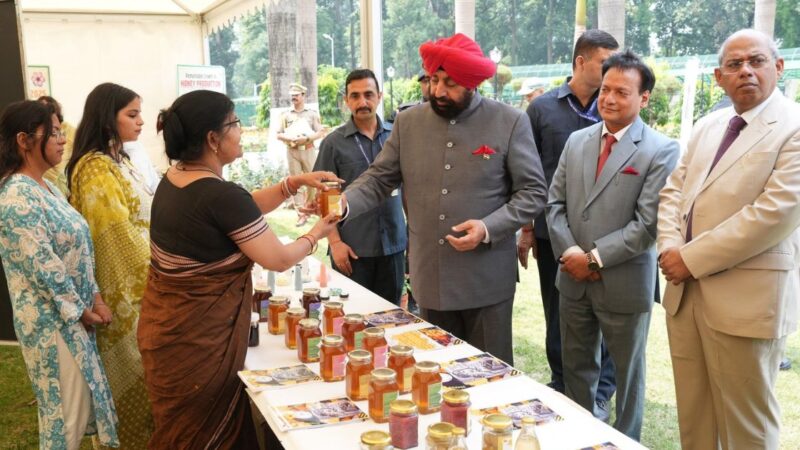 शहद उत्पादन को बढ़ावा देने के लिए राजभवन में लगाई गई प्रदर्शनी