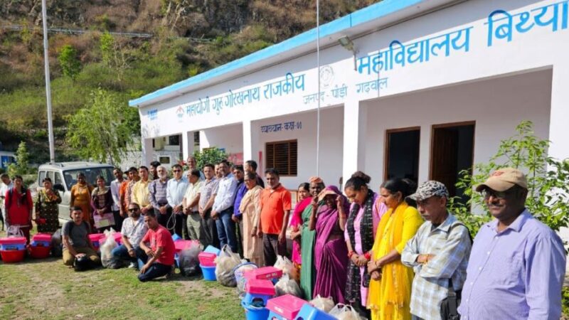कृषि वैज्ञानिकों ने दिया ग्रामीणों को मशरूम का प्रशिक्षण