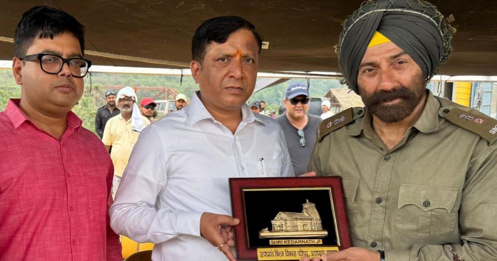 फिल्म अभिनेता सनी देओल से मिले उत्तराखंड फिल्म विकास परिषद के सीईओ बंशीधर तिवारी