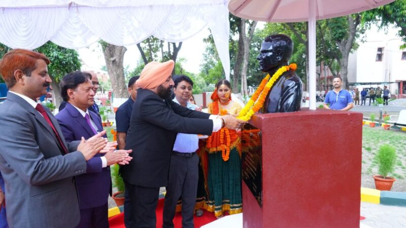 राज्यपाल ने पंतनगर विश्वविद्यालय में डॉ. ध्यान पाल सिंह पार्क एवं प्रतिमा का किया लोकार्पण