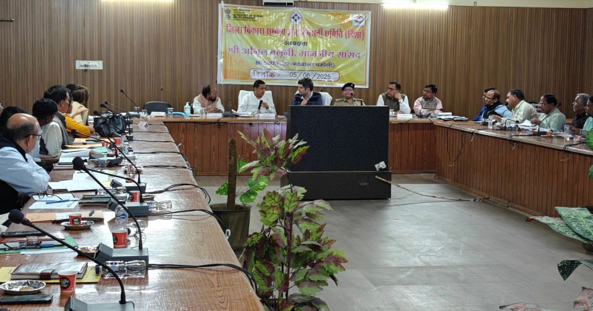 सांसद अनिल बलूनी ने अधिकारियों के साथ बैठक कर दिए आवश्यक दिशा निर्देश