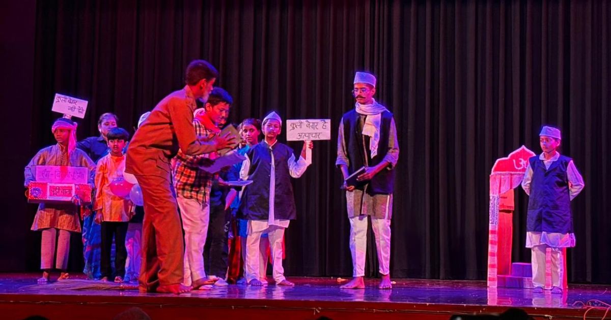 बच्चों के अभिनय से जीवंत हुई उत्तराखंड की रक्तहीन क्रांति