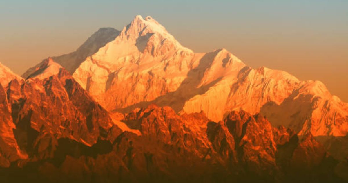 चम चमकी घाम : उत्तराखंड के हिमशिखरों का काव्य