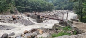 केदारनाथ धाम जाने वाले यात्रियों के लिए वैकल्पिक मार्ग का पुल तैयार
