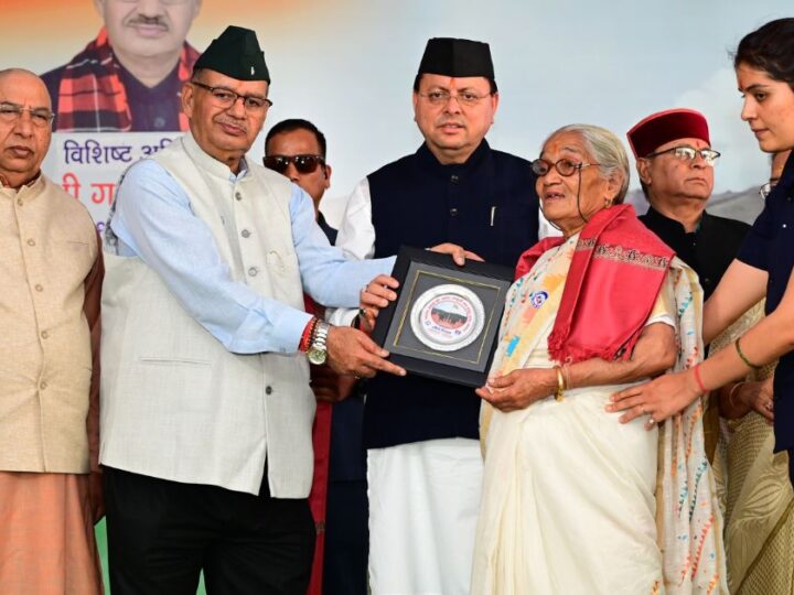 कारगिल विजय दिवस के अवसर पर सीएम धामी ने शहीद स्मारक पर वीर जवानों को दी श्रद्धांजलि