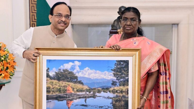 राष्ट्रपति द्रोपदी मुर्मू से गढ़वाल विश्वविद्यालय के कुलपति प्रो. श्रीप्रकाश सिंह ने की मुलाकात