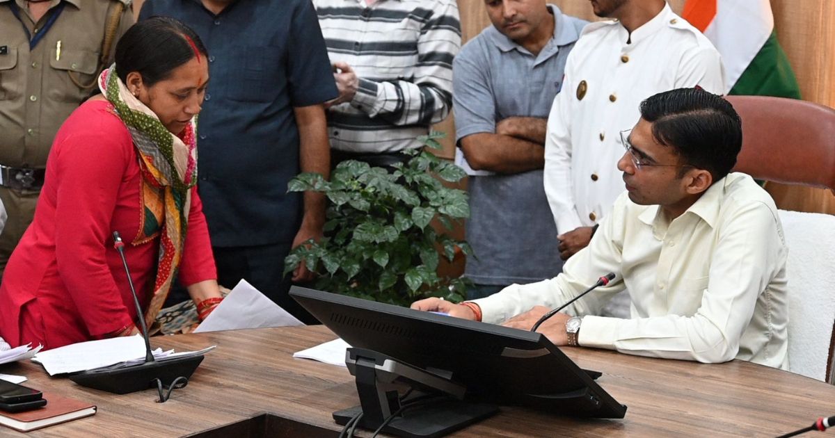 डीएम ने खोला भूमि फर्जीवाड़े का बड़ा खेल, दो बार बेची गई विस्थापितों की भूमि