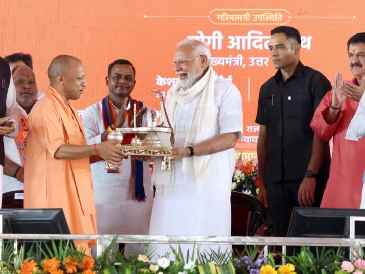 सीएम योगी ने पीएम मोदी को भेंट की जीआई क्राफ्ट निर्मित अद्भुत शिवलिंग, नंदी और त्रिशूल