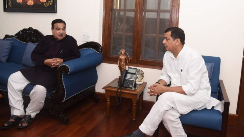 उत्तराखंड के क्षतिग्रस्त मार्गों को लेकर गढ़वाल सांसद ने की केंद्रीय मंत्री से बैठक