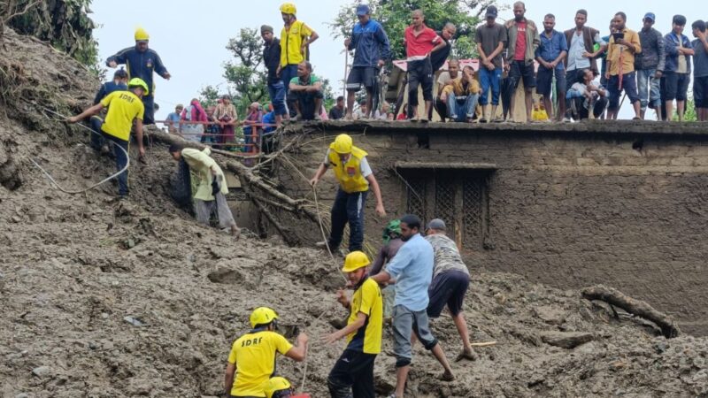उत्तराखंड में बादल फटने और तेज बारिश से जनजीवन अस्त-व्यस्त