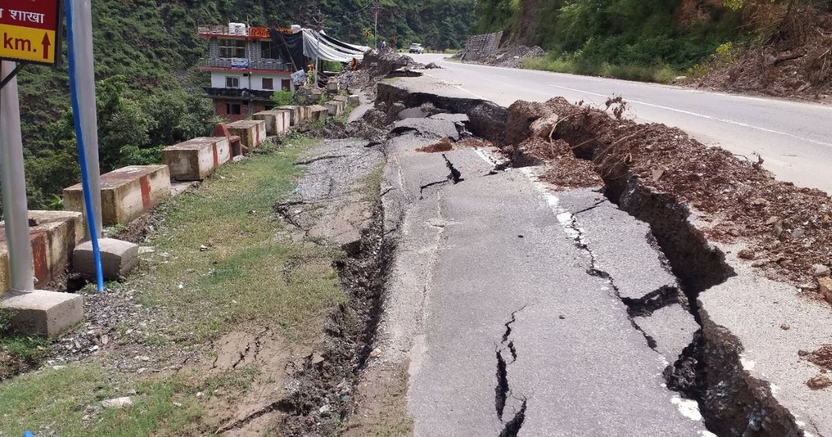 विकास की दौड़ में दम तोड़ता पहाड़