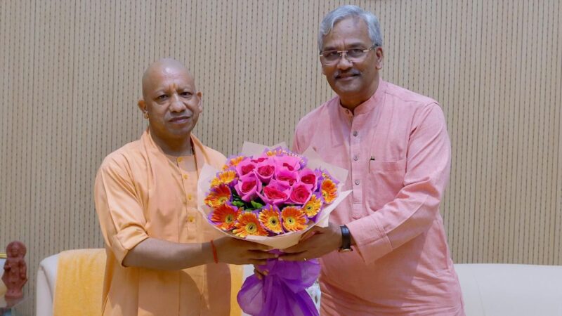 हरिद्वार के विकास के लिए जुटे त्रिवेन्द्र, मुख्यमंत्री योगी से मांगा सहयोग