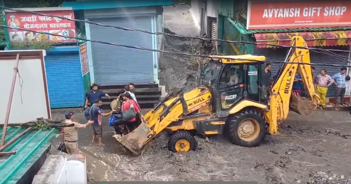सहस्त्रधारा में बादल फटने से भारी तबाही, रेस्क्यू का काम युद्धस्तर पर जारी