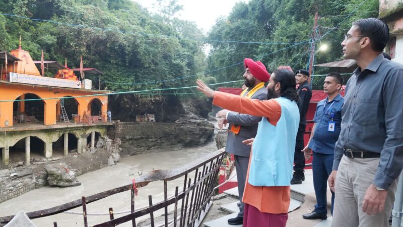 राज्यपाल ने आपदा प्रभावित क्षेत्रों का दौरा किया, टपकेश्वर महादेव मंदिर में सभी के सुख-समृद्धि की कामना की