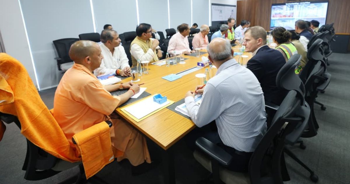 जेवर एयरपोर्ट उद्घाटन से पहले सीएम योगी ने अधिकारियों संग की गहन समीक्षा