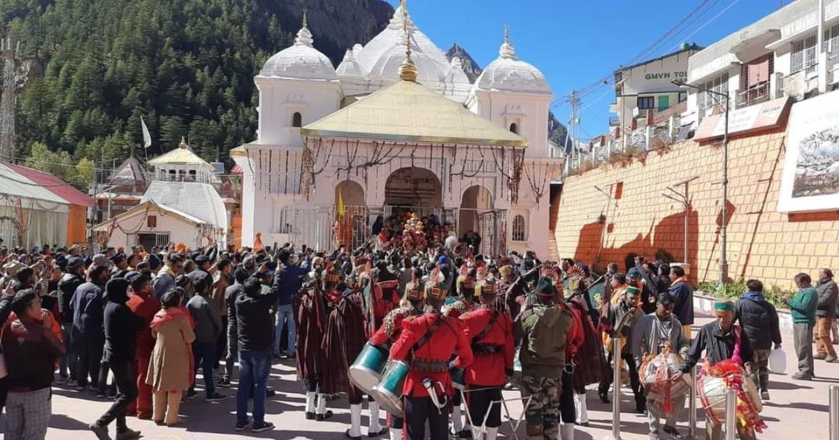 गंगोत्री धाम के कपाट हुए बंद, उत्सव डोली मुखवा मंदिर के लिए हुई रवाना