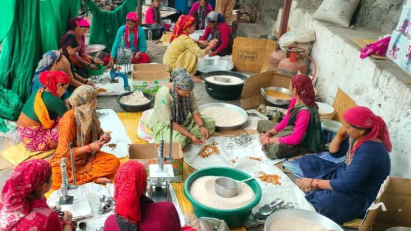 केदारनाथ यात्रा से महिला समूह बन रहे हैं आत्मनिर्भर