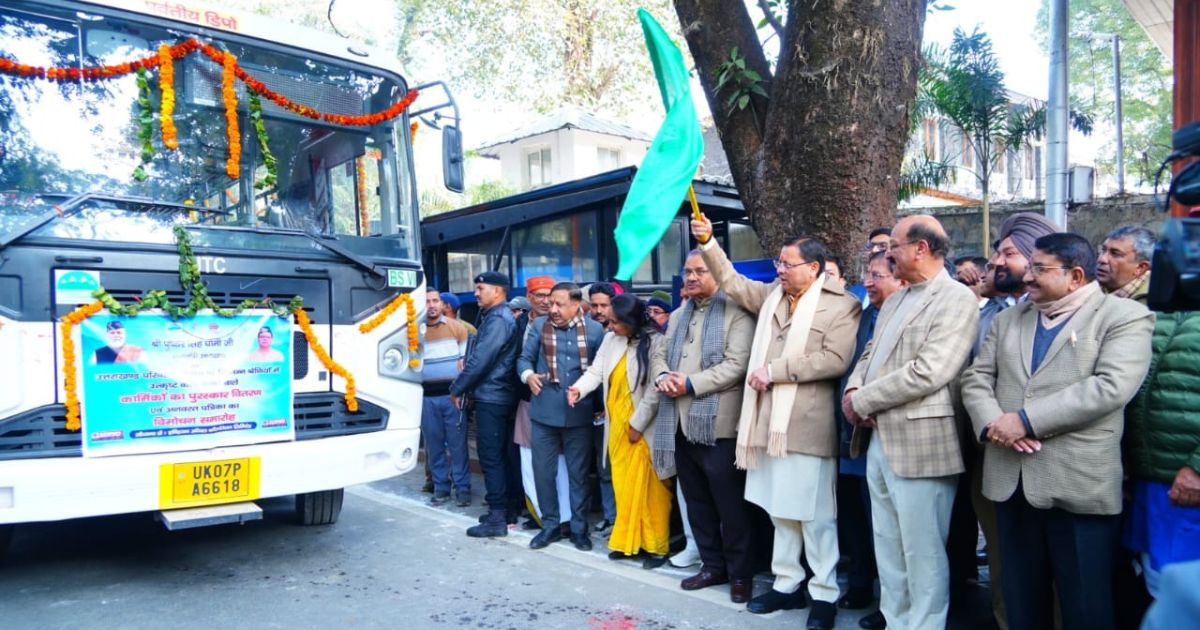 उत्तराखंड परिवहन निगम के बेड़े में शामिल की गई 100 नई बसें