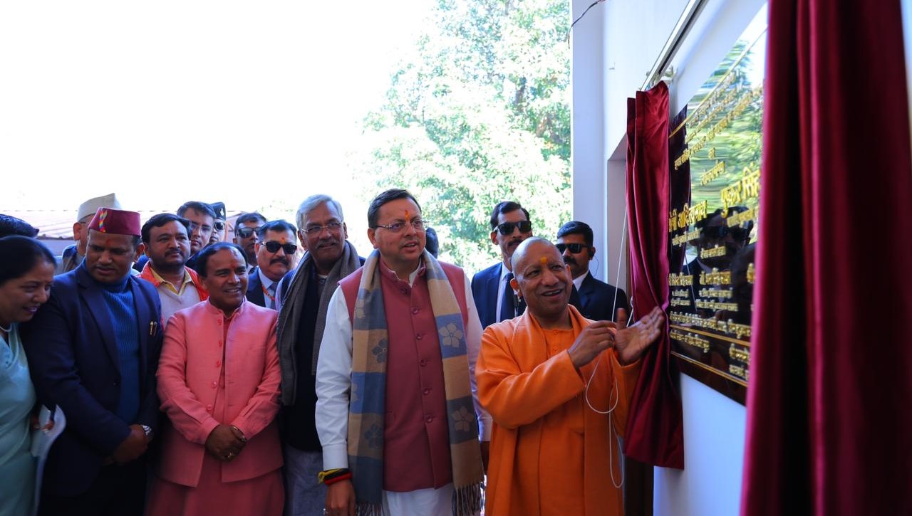 योगी आदित्यनाथ ने यमकेश्वर में जनता इंटर कॉलेज के नवनिर्मित भवन का किया लोकार्पण