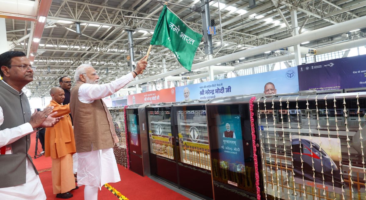 पीएम और सीएम ने किया दिल्ली-मेरठ नमो भारत कॉरिडोर और मेरठ मेट्रो का लोकार्पण