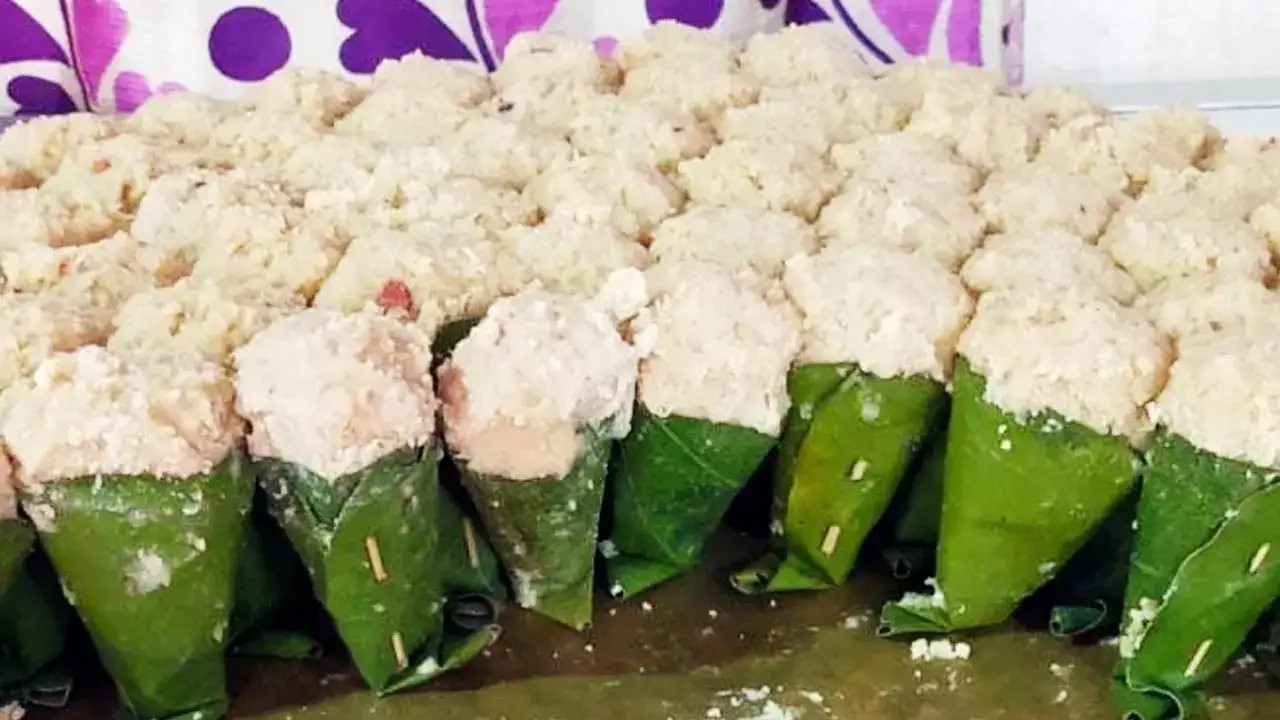 मालू के पत्तों में सहेजी गई पहाड़ी विरासत सिंगोड़ी