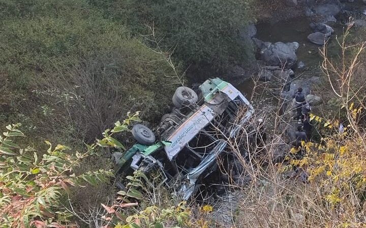 कुवाणु के पास हिमाचल रोडवेज की बस गहरी खाई में गिरी