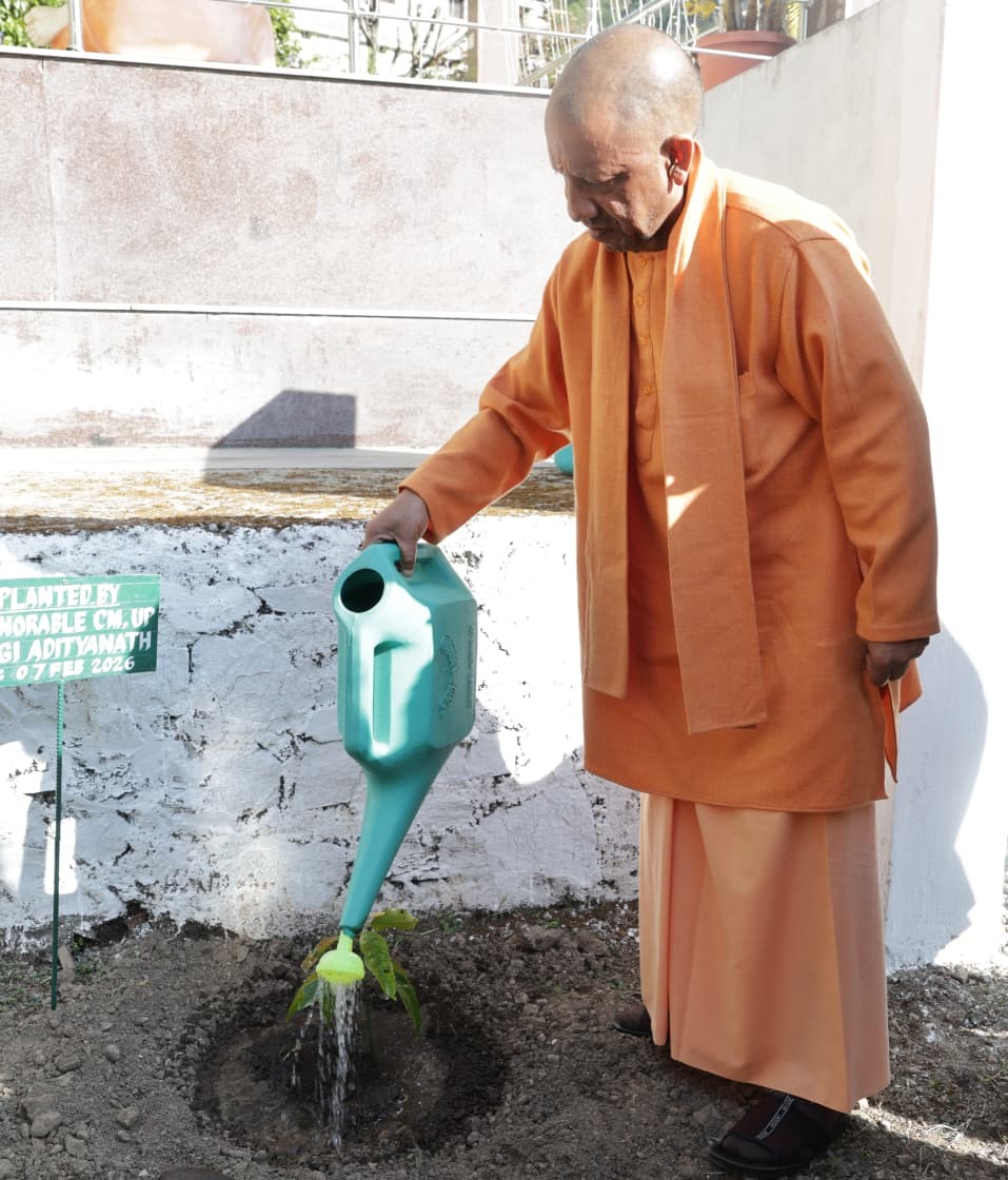 पर्यावरण संरक्षण से ही संभव है पहाड़ों का स्थायी विकास: सीएम योगी