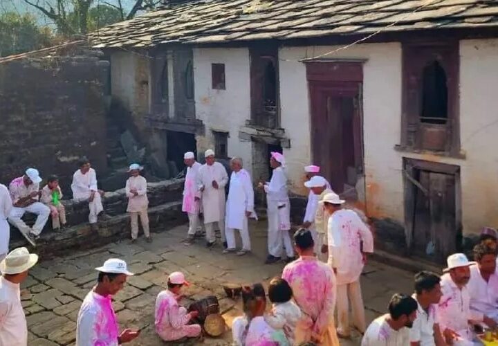 गढ़वाल-कुमाऊँ में सुरों संग सजी होली की संध्या