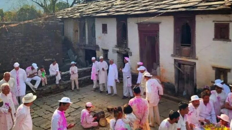 गढ़वाल-कुमाऊँ में सुरों संग सजी होली की संध्या