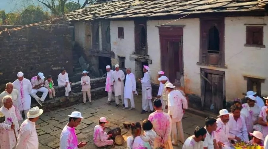 गढ़वाल-कुमाऊँ में सुरों संग सजी होली की संध्या