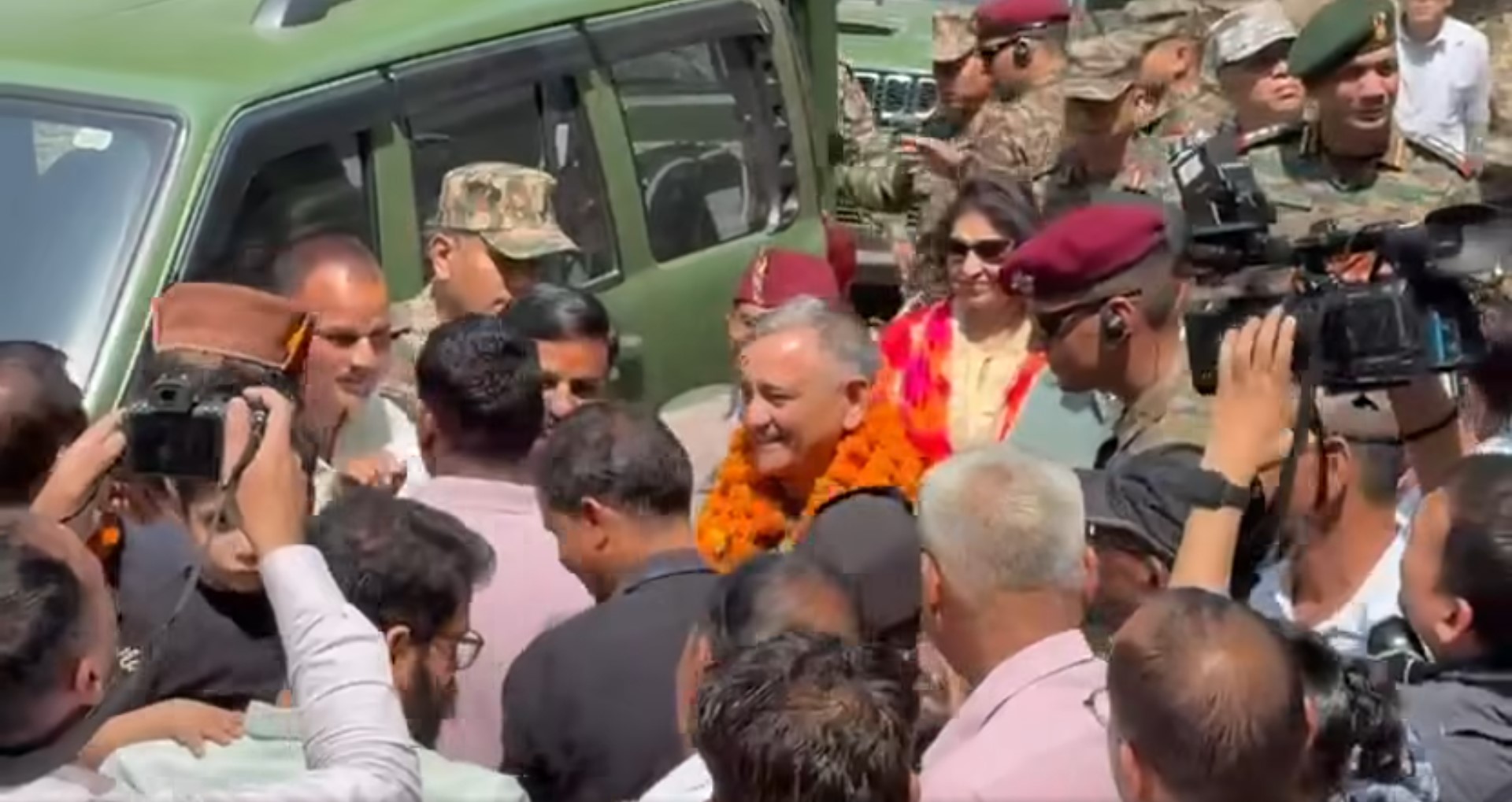 पैतृक गांव पहुंचे सीडीएस जनरल अनिल चौहान, बचपन की यादें हुई ताजा