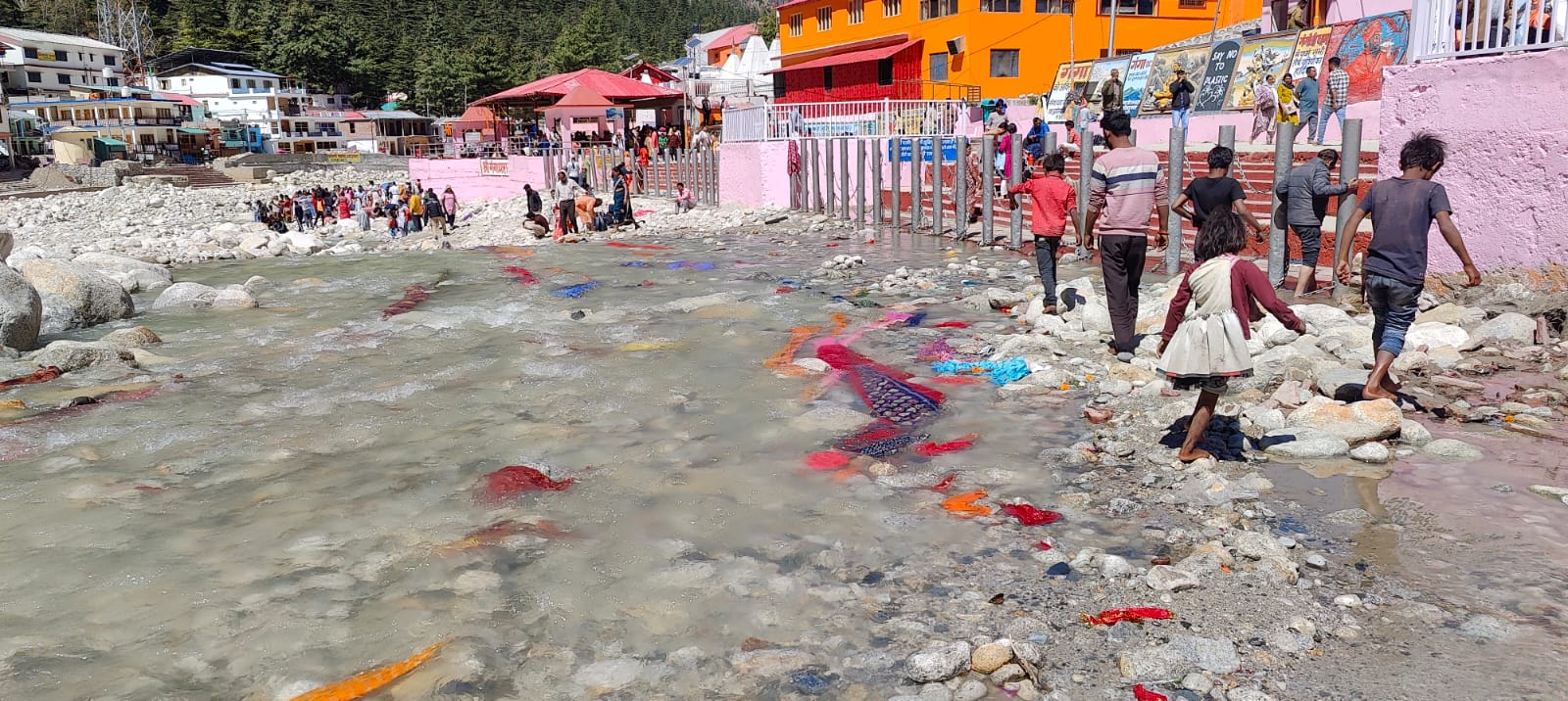 गंगोत्री में श्रद्धा बन रही है गंगा की पीड़ा