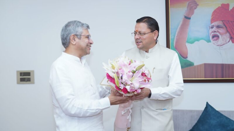सीएम धामी ने रेल मंत्री से विभिन्न परियोजनाओं के विस्तार पर की चर्चा