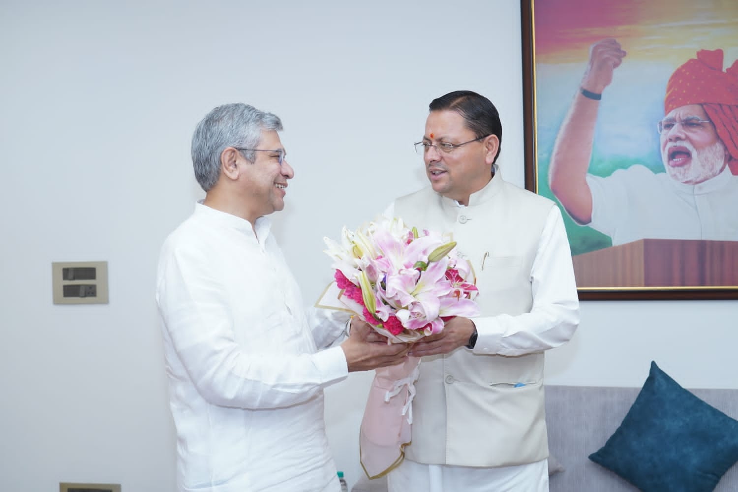 सीएम धामी ने रेल मंत्री से विभिन्न परियोजनाओं के विस्तार पर की चर्चा
