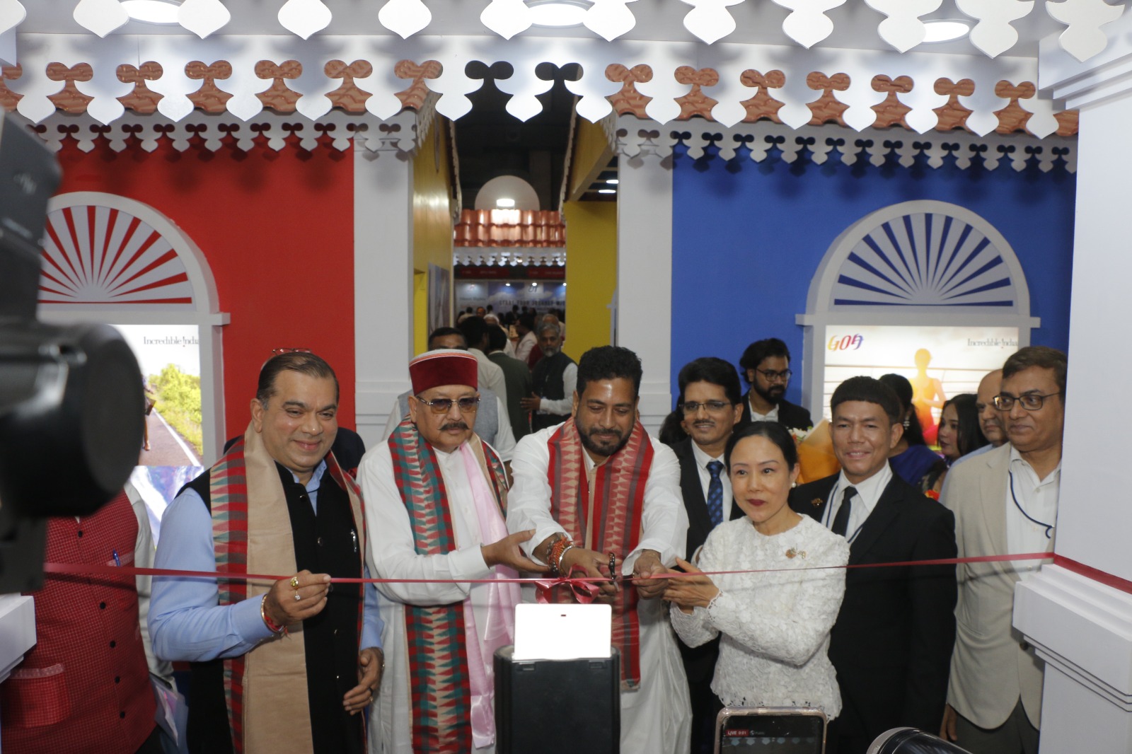 पर्यटन मंत्री सतपाल महाराज ने टीटीएफ कोलकाता में उत्तराखंड पवेलियन का उद्घाटन किया