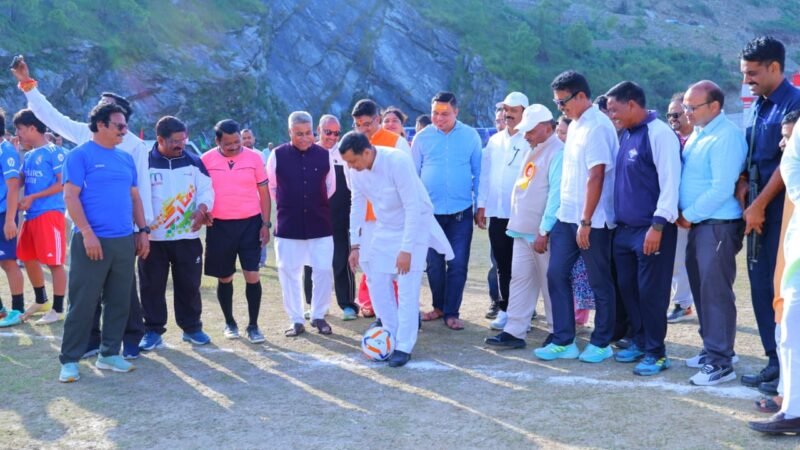 रांसी स्टेडियम में गूंजा युवा जोश, सांसद चैंपियनशिप ट्रॉफी का उत्साहपूर्ण शुभारंभ