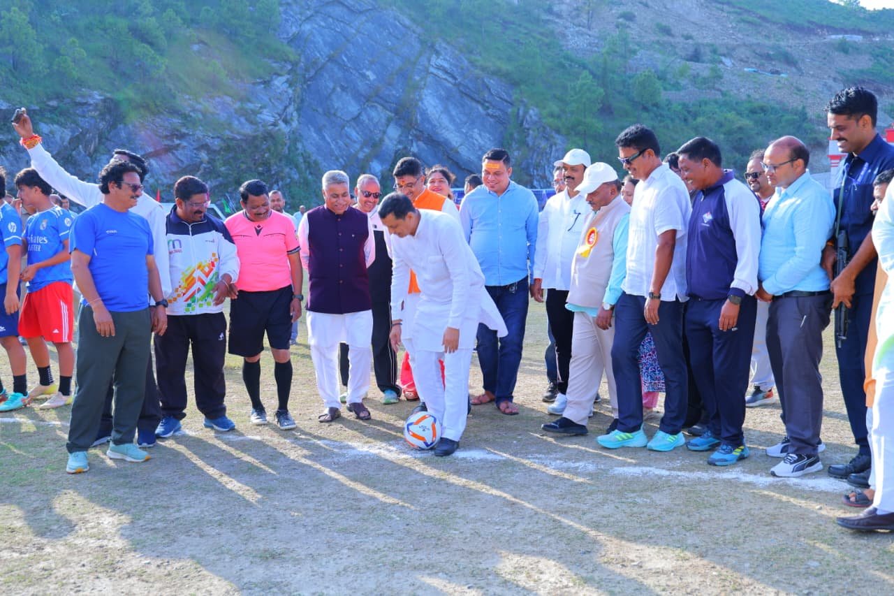 रांसी स्टेडियम में गूंजा युवा जोश, सांसद चैंपियनशिप ट्रॉफी का उत्साहपूर्ण शुभारंभ