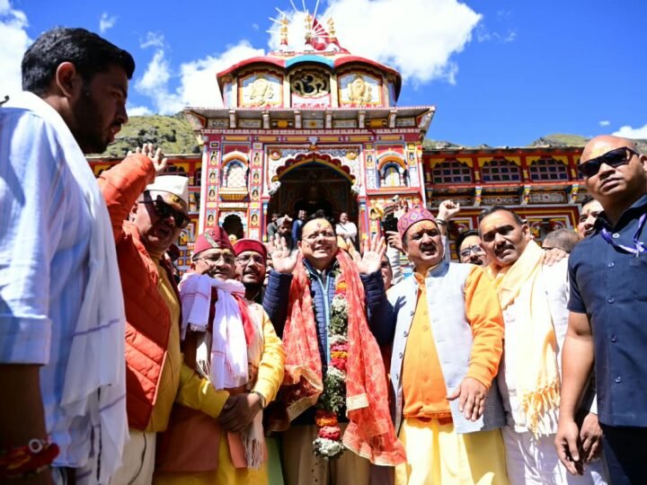 श्री बदरीनाथ धाम में सीएम धामी ने की पूजा-अर्चना, मास्टर प्लान के कार्यों का लिया जायजा