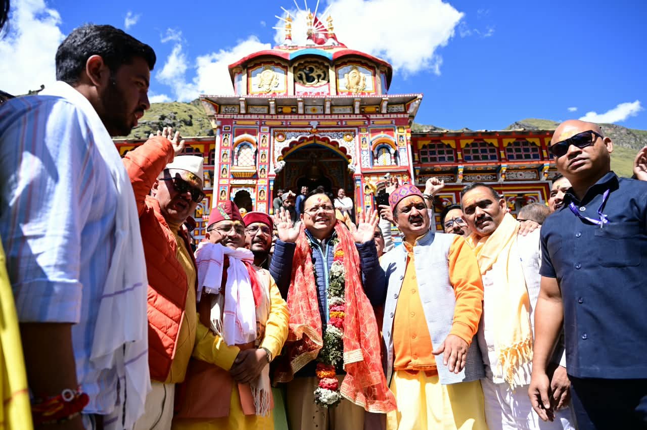 श्री बदरीनाथ धाम में सीएम धामी ने की पूजा-अर्चना, मास्टर प्लान के कार्यों का लिया जायजा