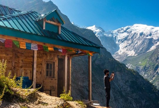 धामी सरकार की होम स्टे नीति ने पर्यटन को दी नई रफ्तार
